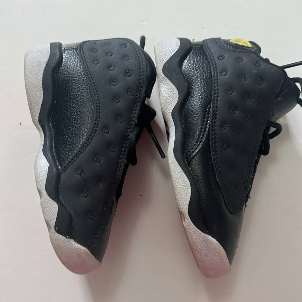 AirJordan 11 Retro low td Black Sneakers with pink and‎ White Soles kids size 8C